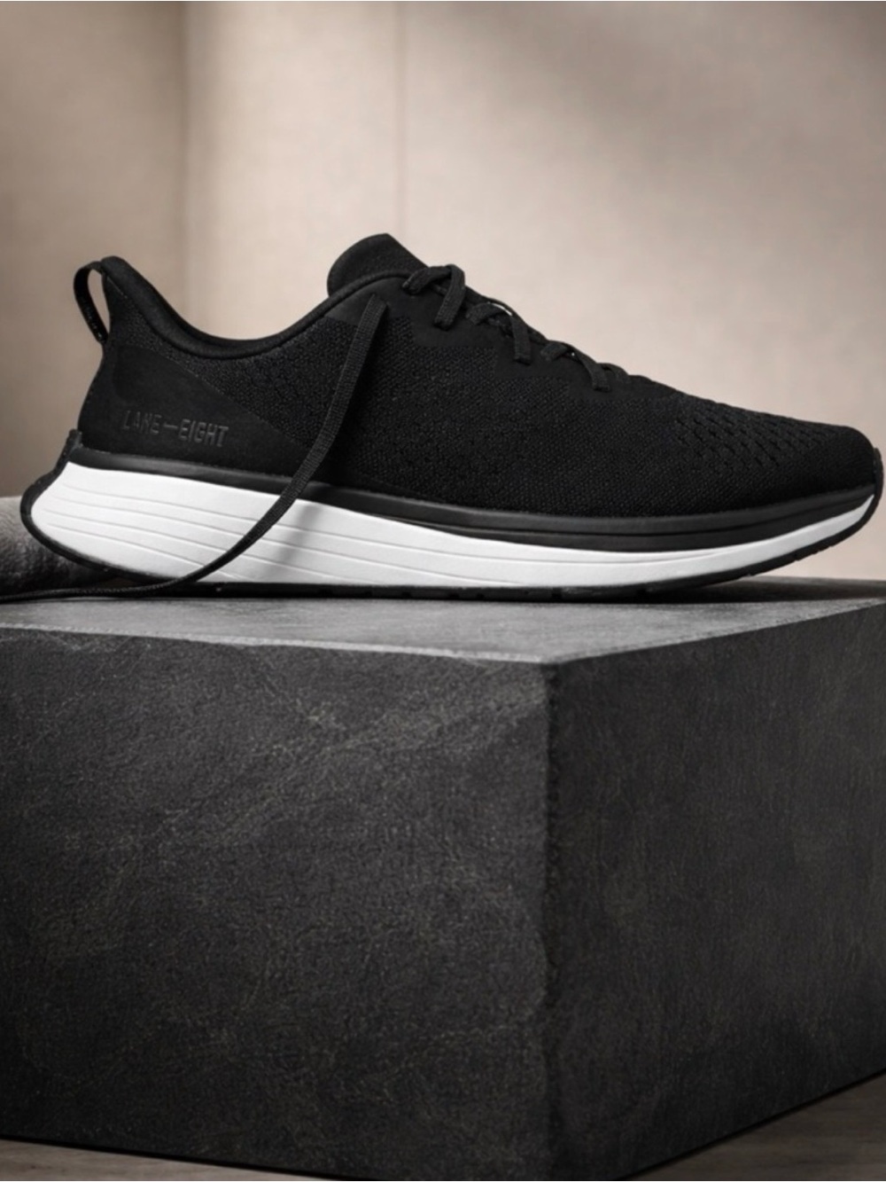 NWT Lane Eight Unisex Relay Trainer Athletic Tennis Shoe - Black - Size W 9